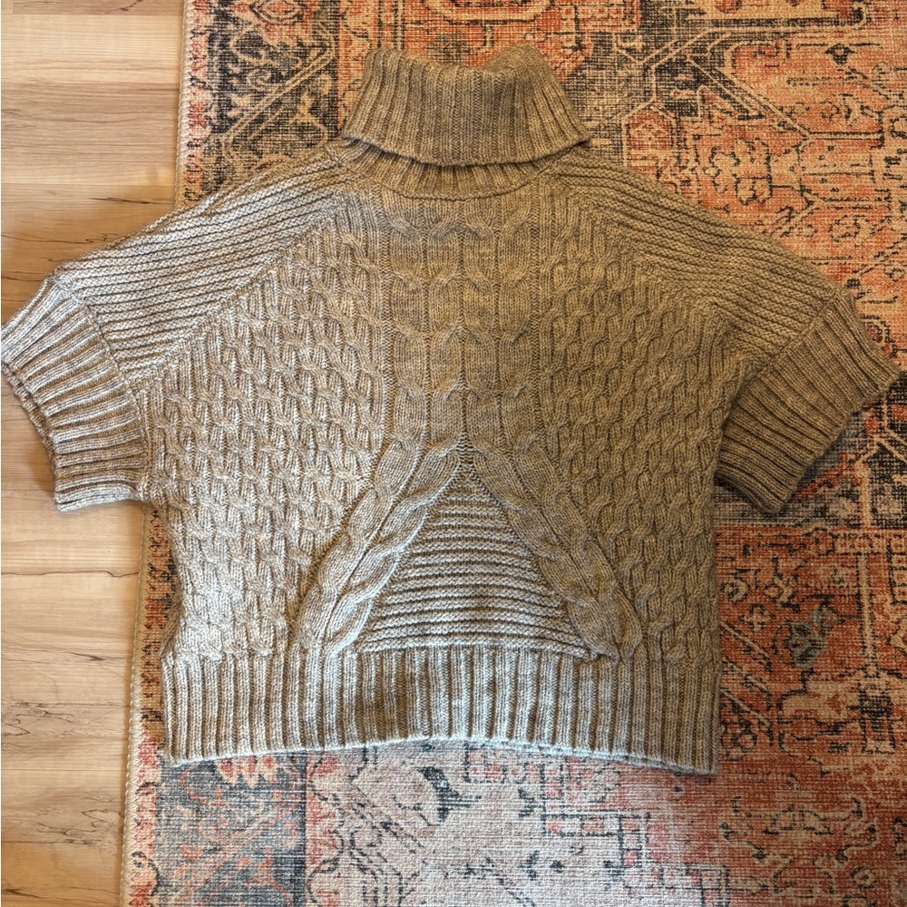 Turtleneck Cable Knit Short-Sleeve Sweater - grey